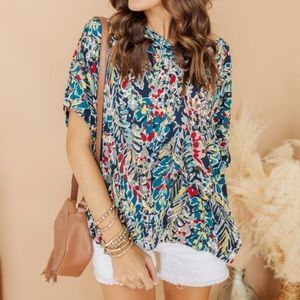 Navy floral vneck top